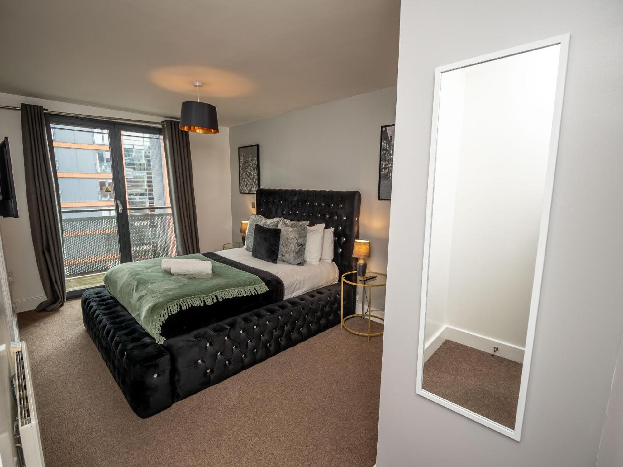 Апартаменты Amazing New Arcadian Centre - 1Bdr - Balcony & Parking Бирмингем Экстерьер фото